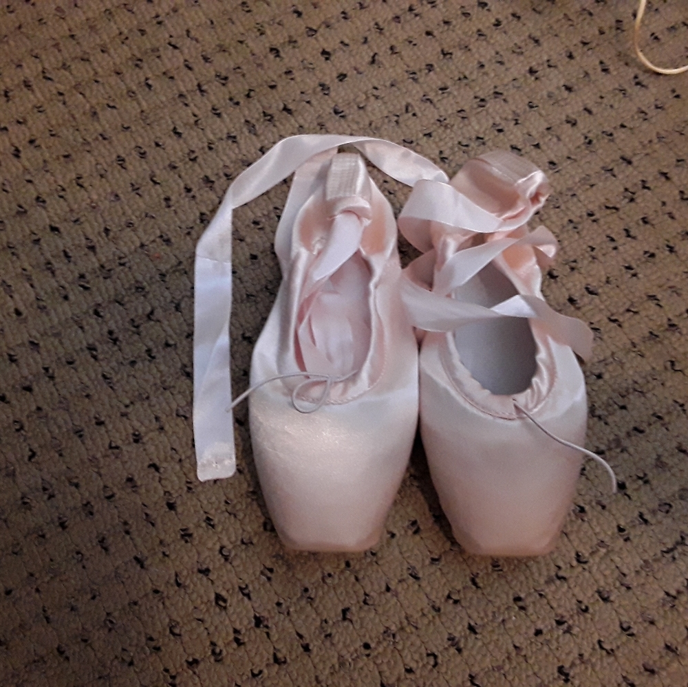 Pointe ballet shoes size 7